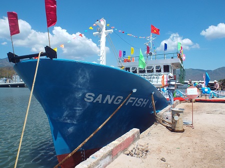 Central province gives steel ship to fisherman